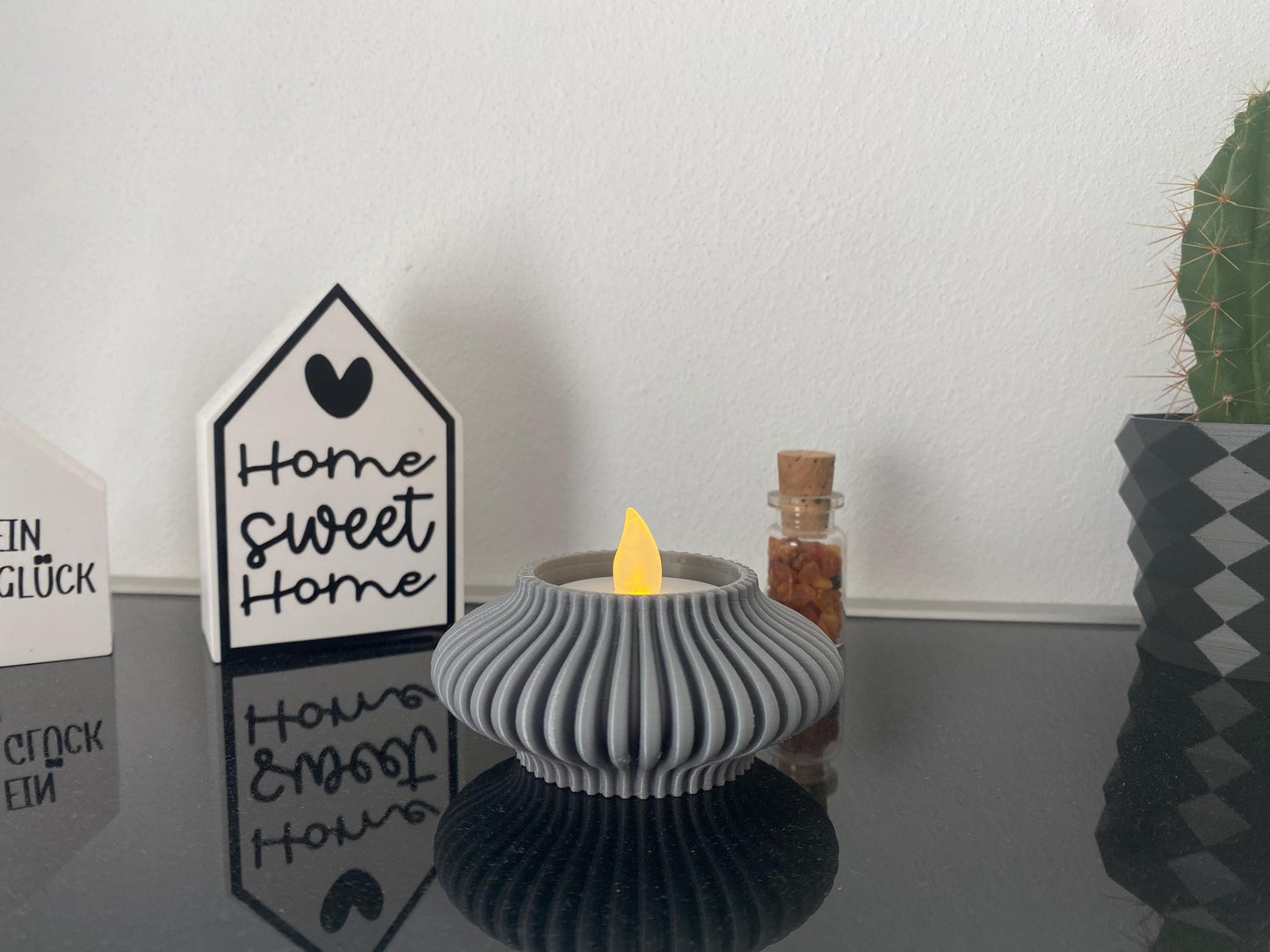 Moderner Teelichthalter aus 3D gedruckt aus PLA in eleganten Farbtönen - Funktionalität und Stil für eine gemütliche Wohnatmosphäre.
