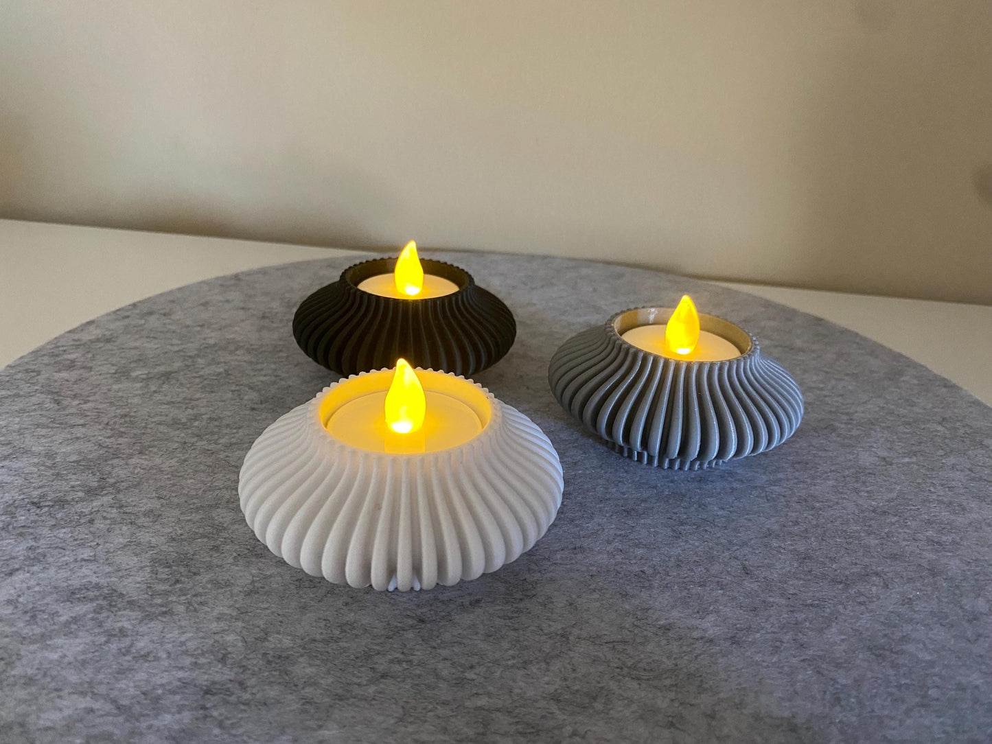 Moderner Teelichthalter aus 3D gedruckt aus PLA in eleganten Farbtönen - Funktionalität und Stil für eine gemütliche Wohnatmosphäre.