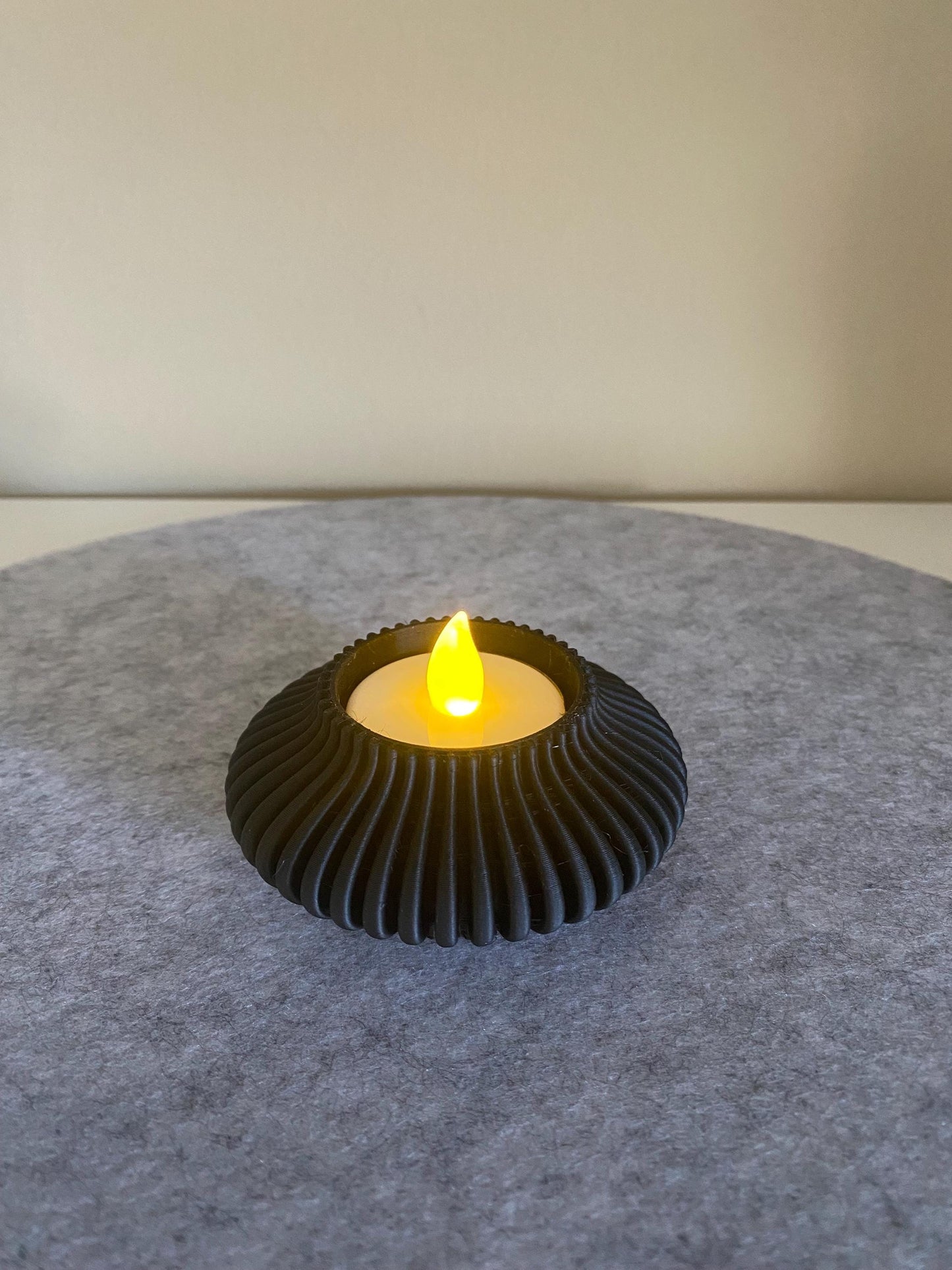 Moderner Teelichthalter aus 3D gedruckt aus PLA in eleganten Farbtönen - Funktionalität und Stil für eine gemütliche Wohnatmosphäre.