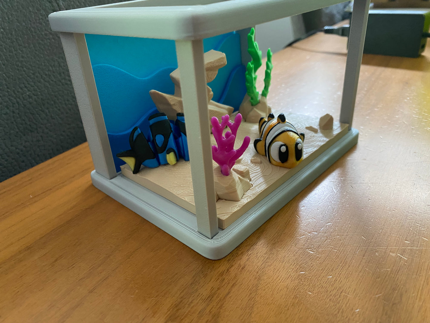 Bewegliche Tropischer Fisch – Süßes 3D-Druck-Spielzeug im „Findet Nemo“-Stil mit Aqarium