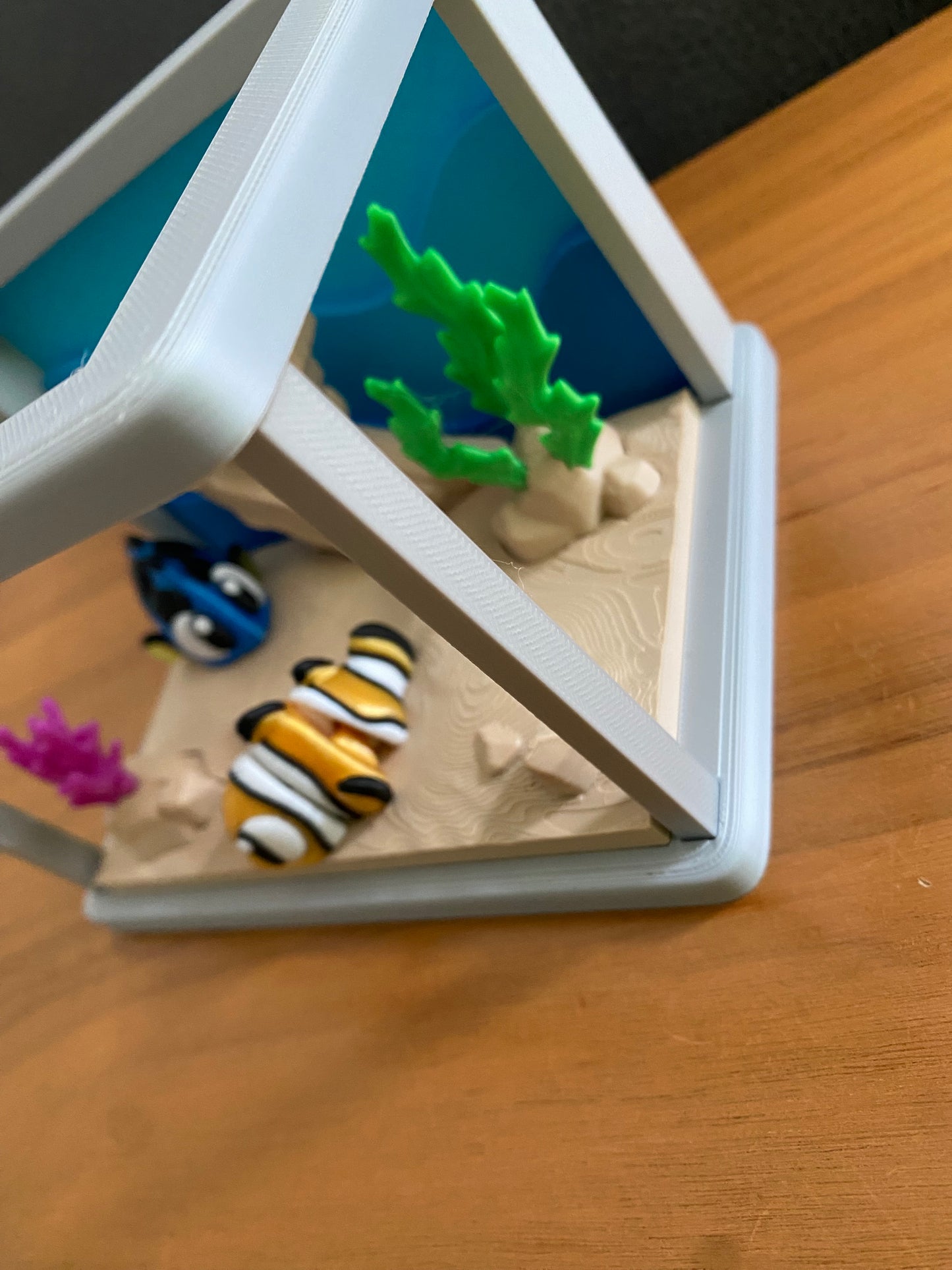 Bewegliche Tropischer Fisch – Süßes 3D-Druck-Spielzeug im „Findet Nemo“-Stil mit Aqarium