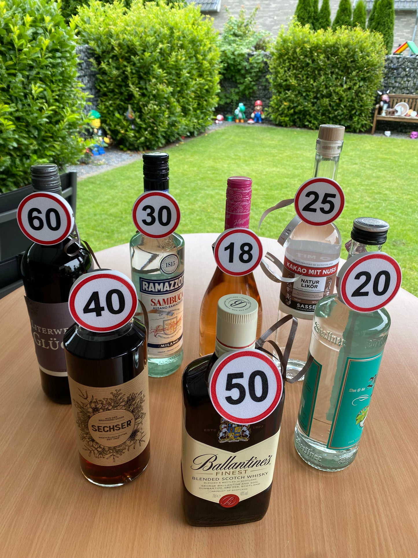Flaschenanhänger zum Runden Geburtstag 3D gedruckt Oktagon mit Zahlen zum 18. Geburtstag