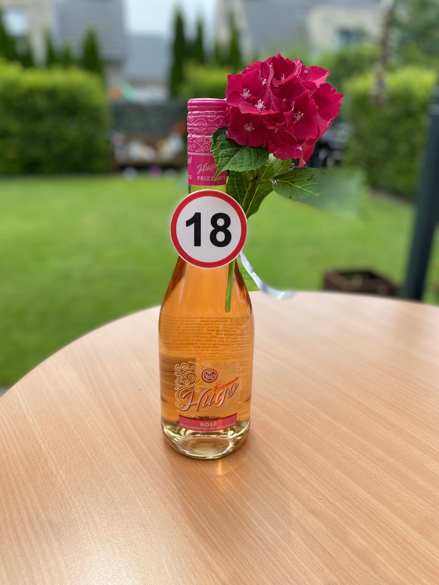 Flaschenanhänger zum Runden Geburtstag 3D gedruckt Oktagon mit Zahlen zum 18. Geburtstag