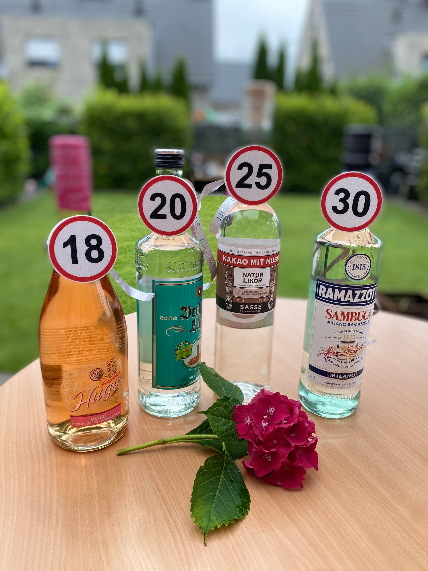 Flaschenanhänger zum Runden Geburtstag 3D gedruckt Oktagon mit Zahlen zum 18. Geburtstag