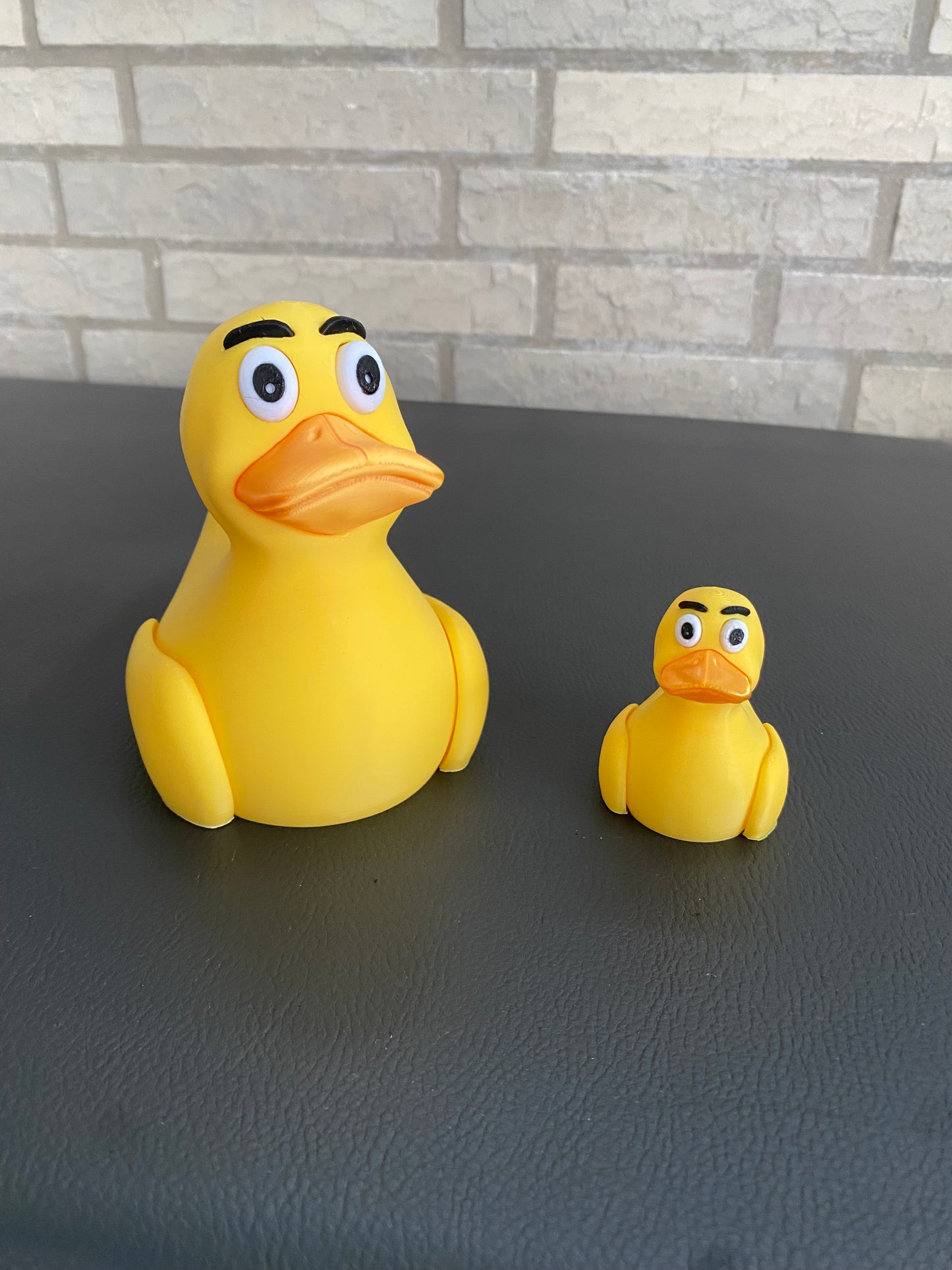 3D gedruckte Ente lustige Mittelfinger Ente Dashboard Spielzeug Erwachsenen Humor Schreibtisch Dekor Stimmungsente Quietscheente