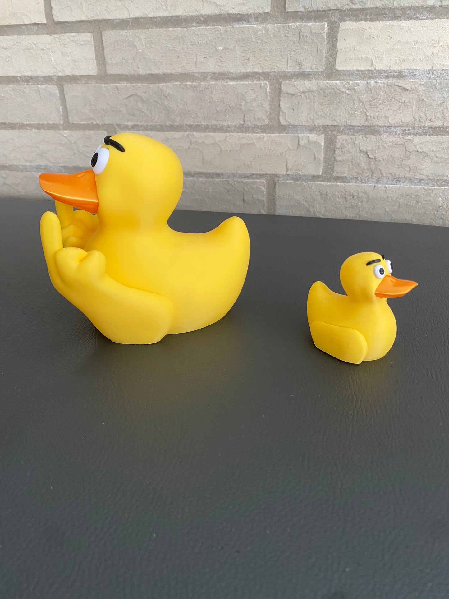 3D gedruckte Ente lustige Mittelfinger Ente Dashboard Spielzeug Erwachsenen Humor Schreibtisch Dekor Stimmungsente Quietscheente