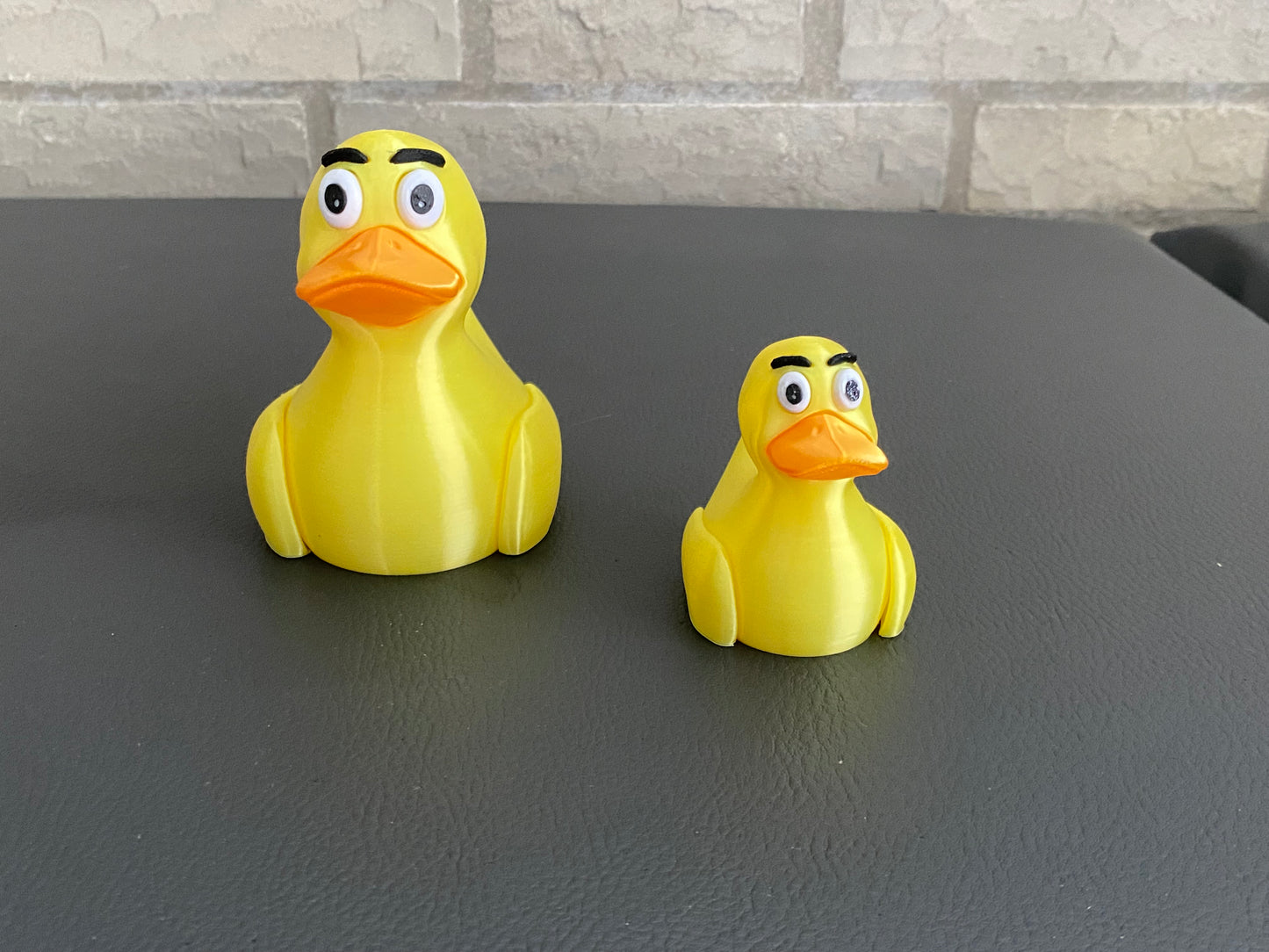 3D gedruckte Ente lustige Mittelfinger Ente Dashboard Spielzeug Erwachsenen Humor Schreibtisch Dekor Stimmungsente Quietscheente