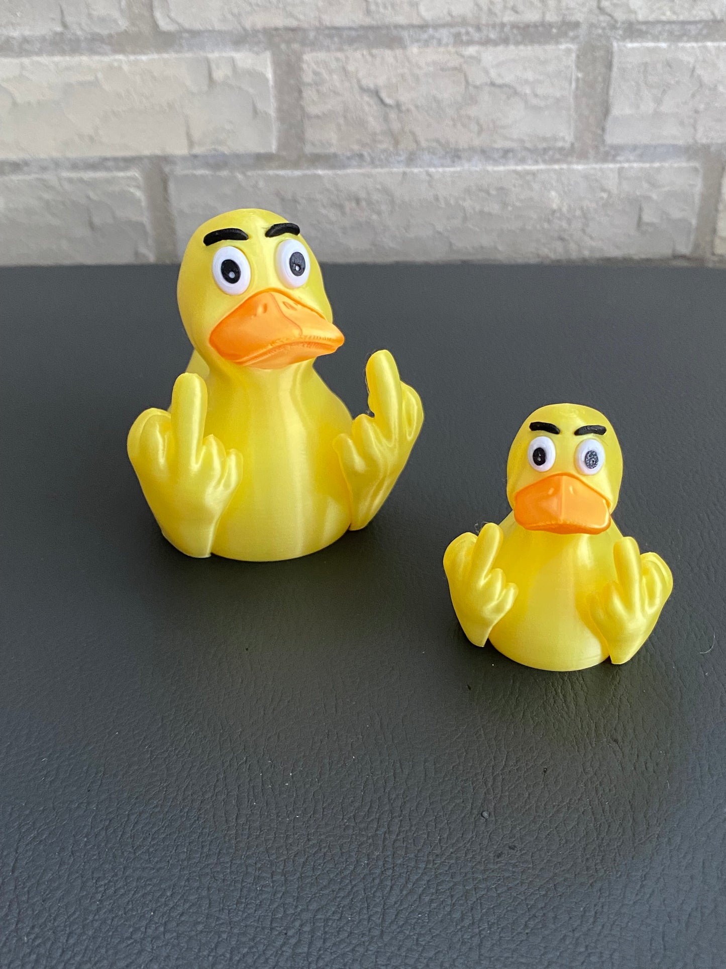3D gedruckte Ente lustige Mittelfinger Ente Dashboard Spielzeug Erwachsenen Humor Schreibtisch Dekor Stimmungsente Quietscheente