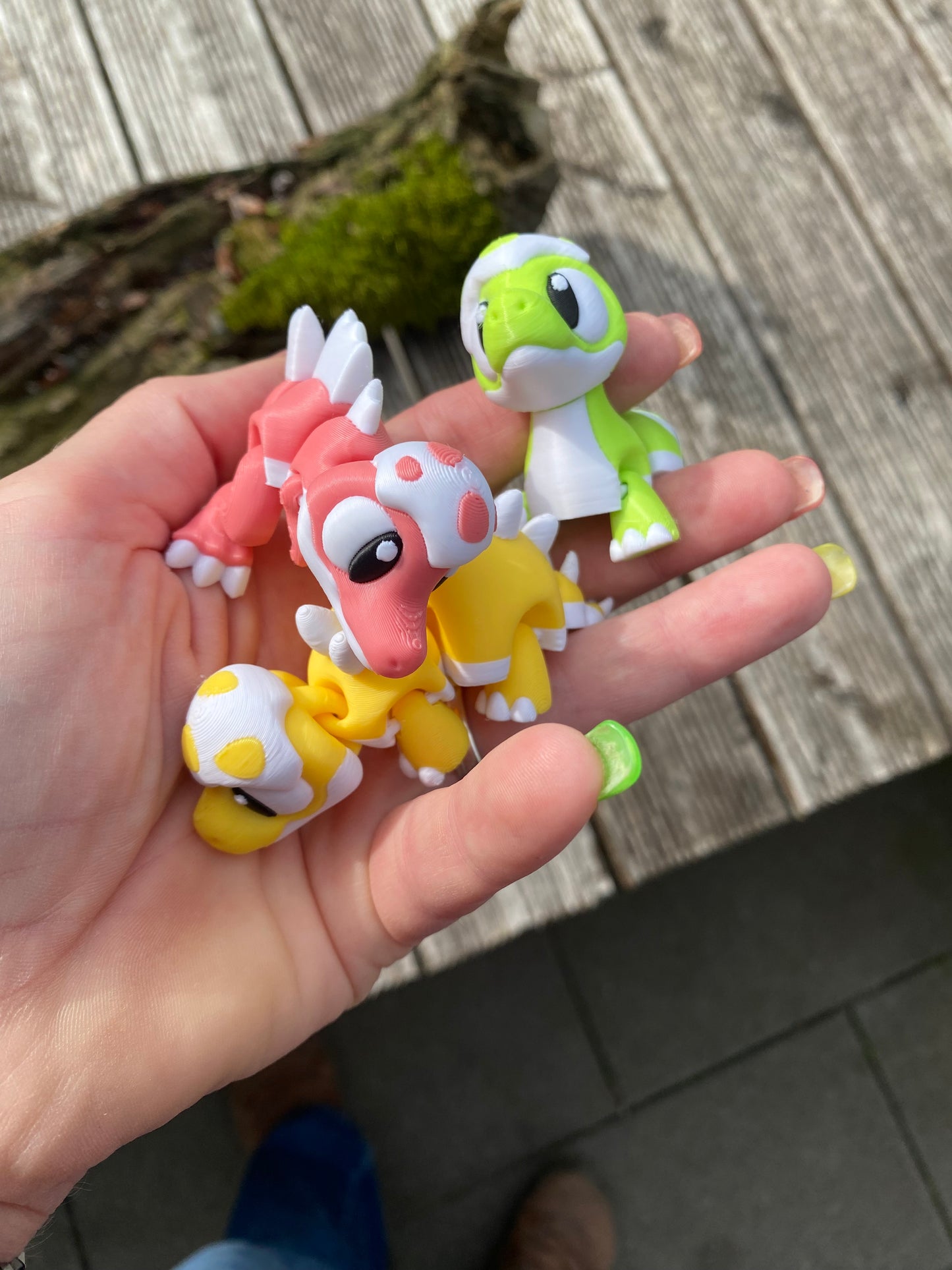 Bewegliche Dino Baby mit Eierschale – 3D-gedruckte Dinosaurierfiguren in verschiedenen Designs Sammlerfiguren