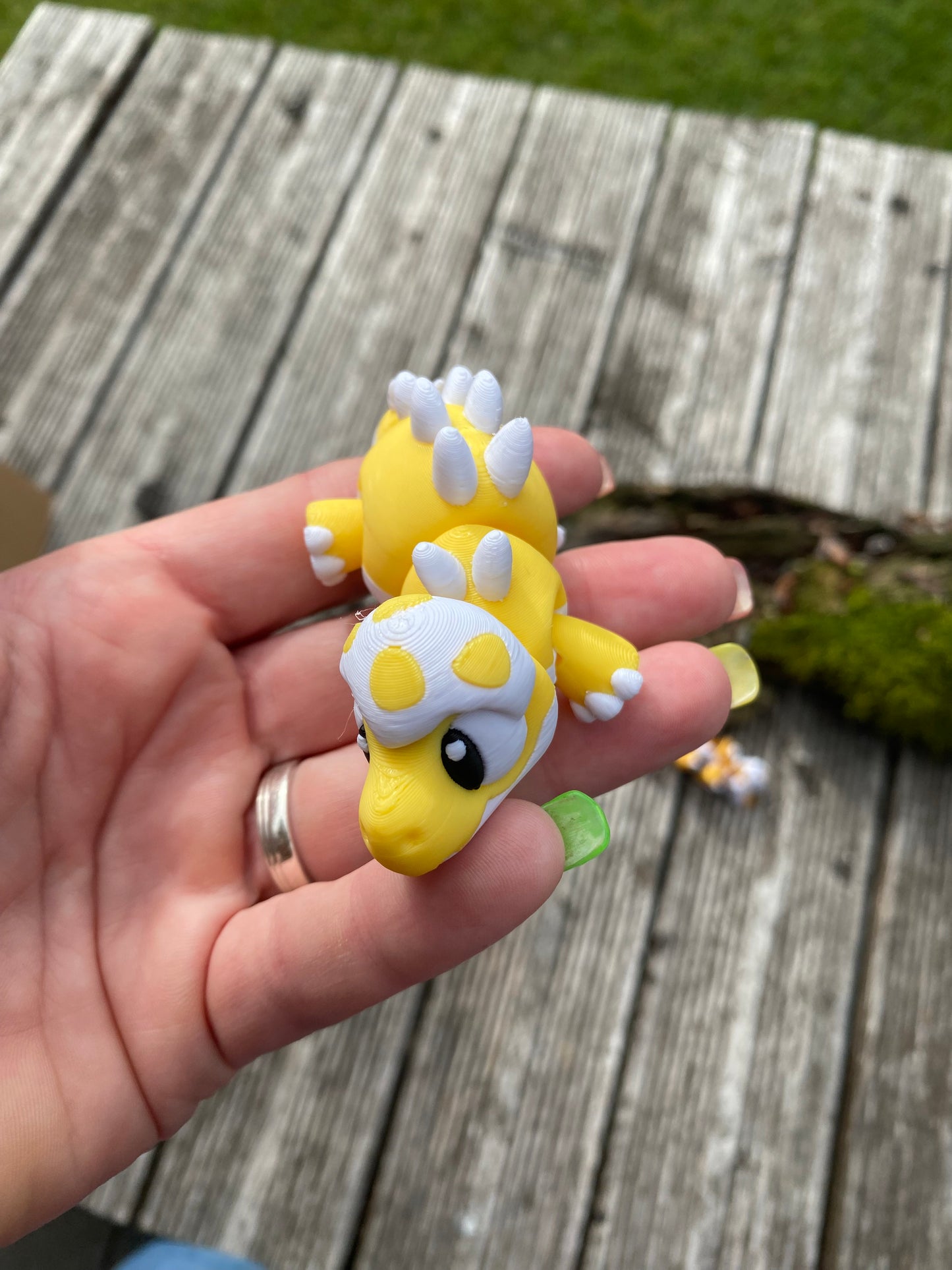 Bewegliche Dino Baby mit Eierschale – 3D-gedruckte Dinosaurierfiguren in verschiedenen Designs Sammlerfiguren