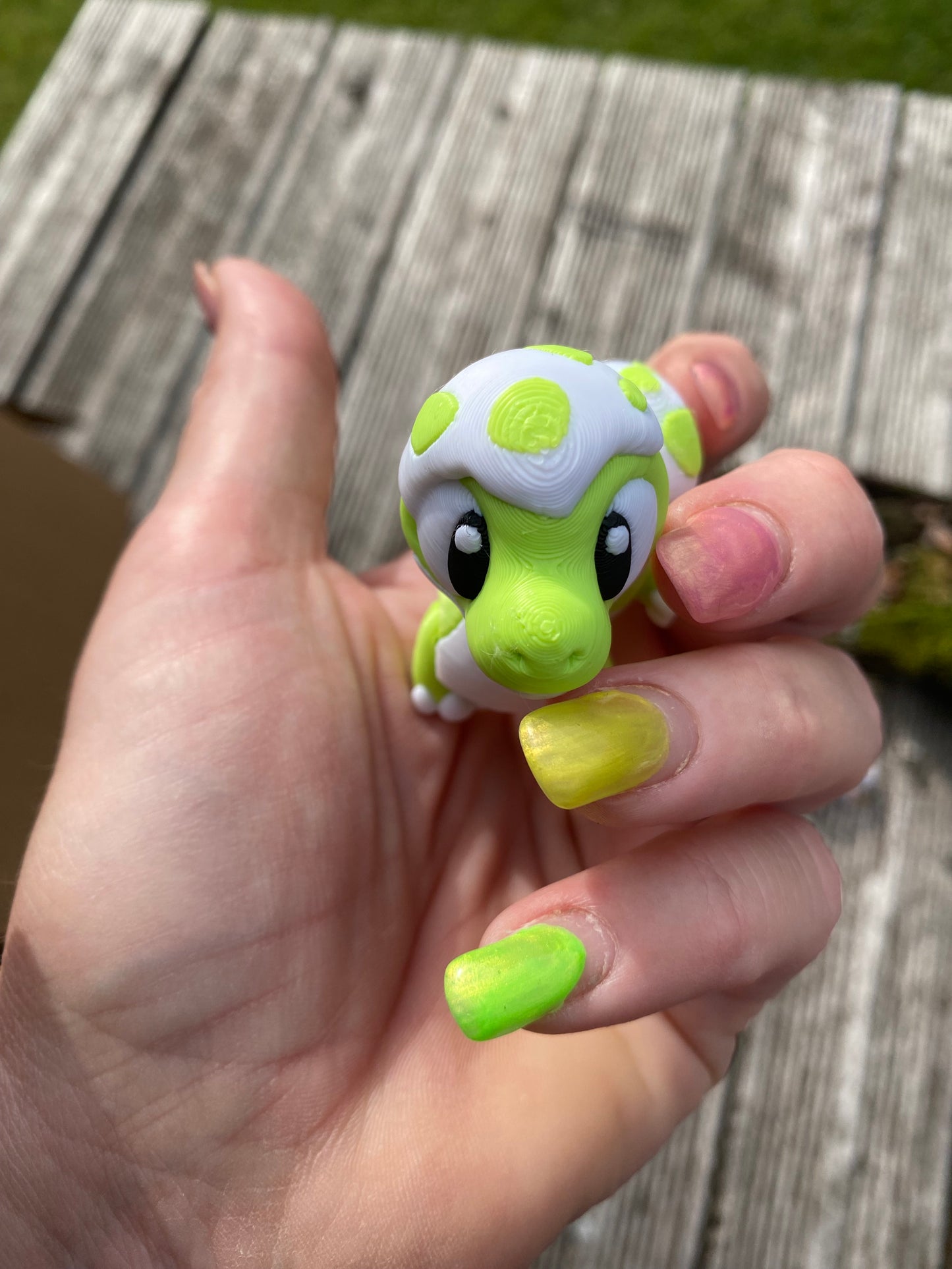 Bewegliche Dino Baby mit Eierschale – 3D-gedruckte Dinosaurierfiguren in verschiedenen Designs Sammlerfiguren