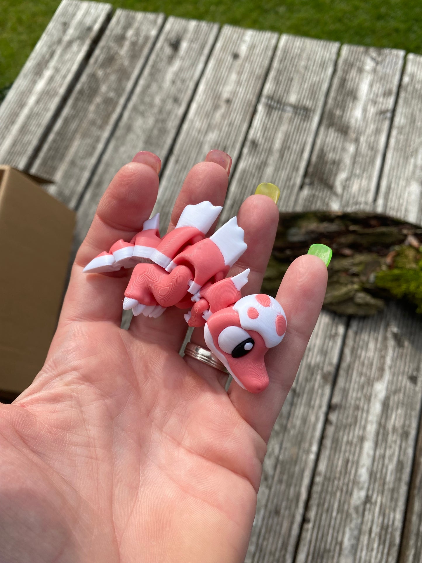 Bewegliche Dino Baby mit Eierschale – 3D-gedruckte Dinosaurierfiguren in verschiedenen Designs Sammlerfiguren