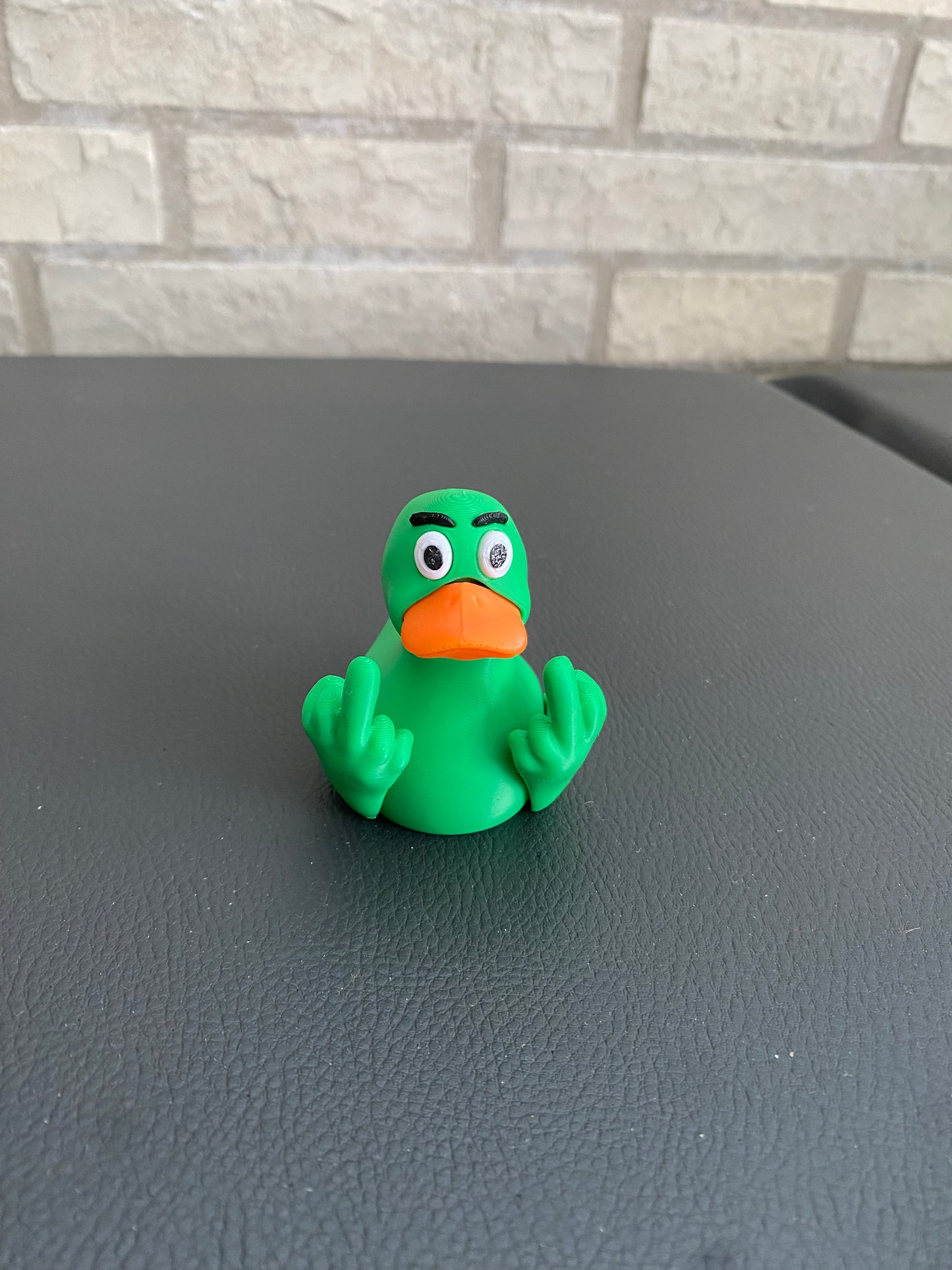 3D gedruckte Ente lustige Mittelfinger Ente Dashboard Spielzeug Erwachsenen Humor Schreibtisch Dekor Stimmungsente Quietscheente