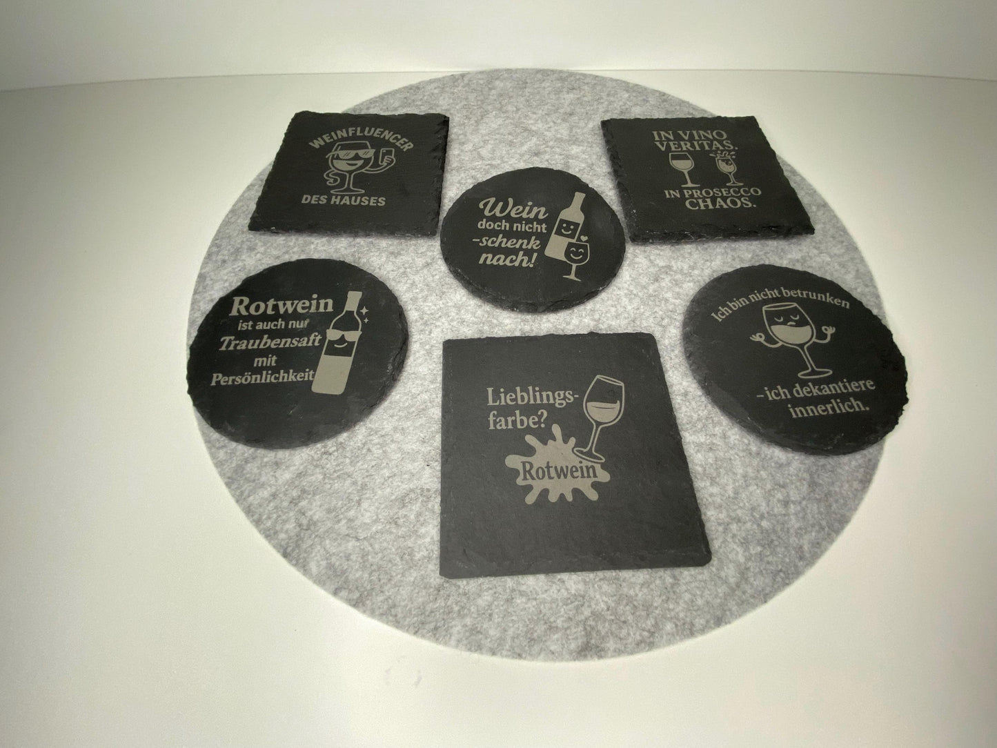 Lustige Schieferuntersetzer mit Weinsprüchen – 18er Set | Geschenk für Weintrinker & Genießer