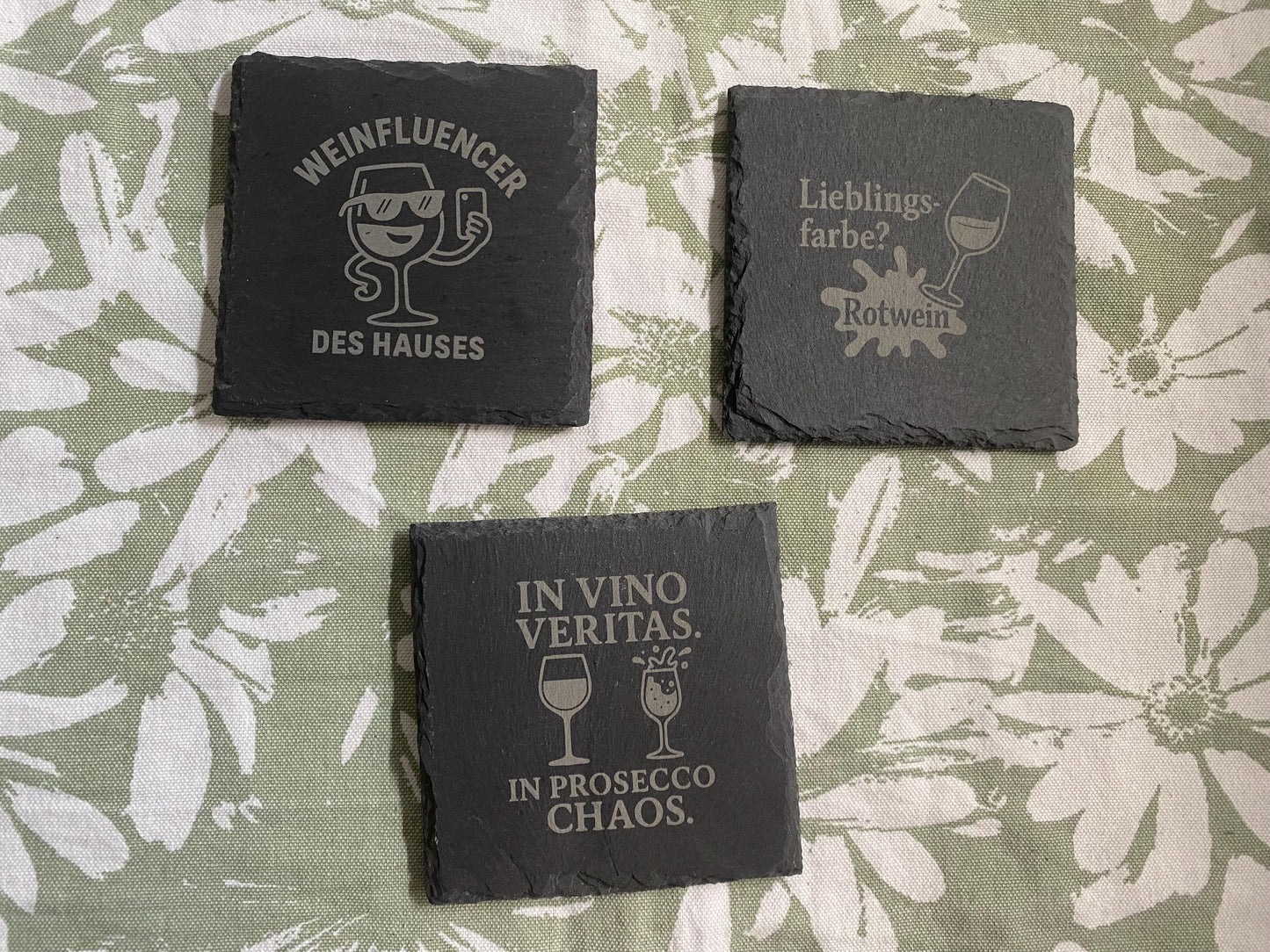 Lustige Schieferuntersetzer mit Weinsprüchen – 18er Set | Geschenk für Weintrinker & Genießer
