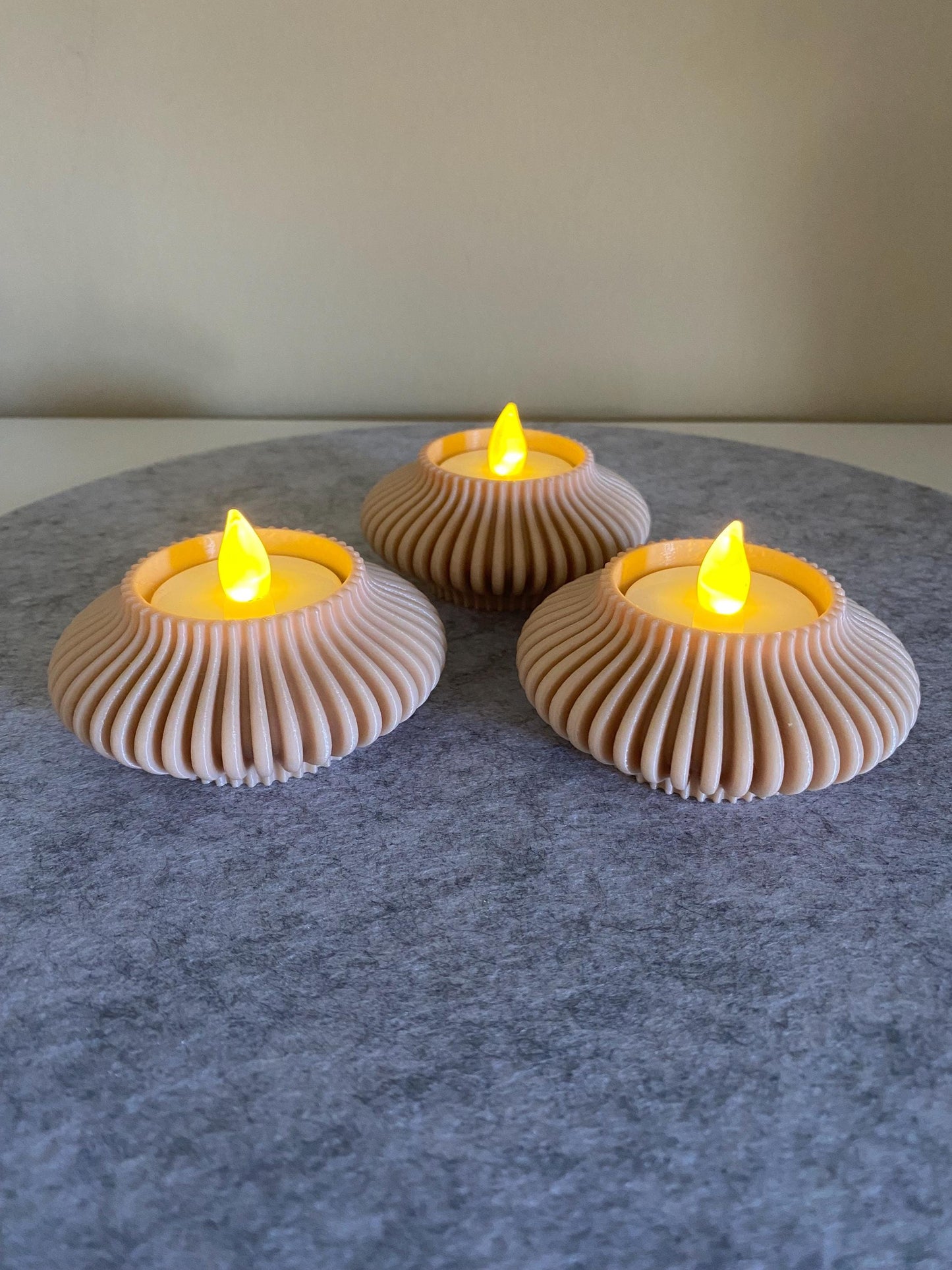Moderner Teelichthalter aus 3D gedruckt aus PLA in eleganten Farbtönen - Funktionalität und Stil für eine gemütliche Wohnatmosphäre.