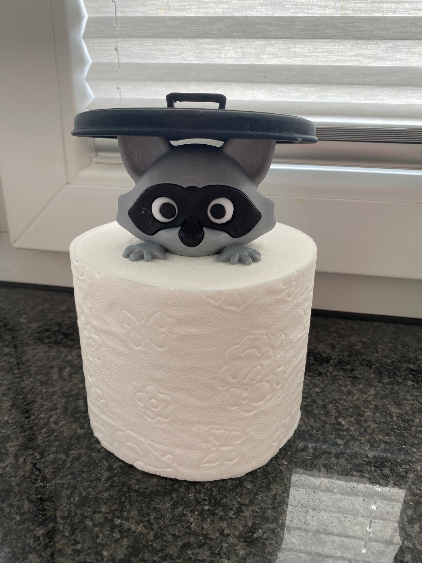 Witzige Toilettenpapier Aufbewahrung fürs Gästeklo Toiletten Waschbär