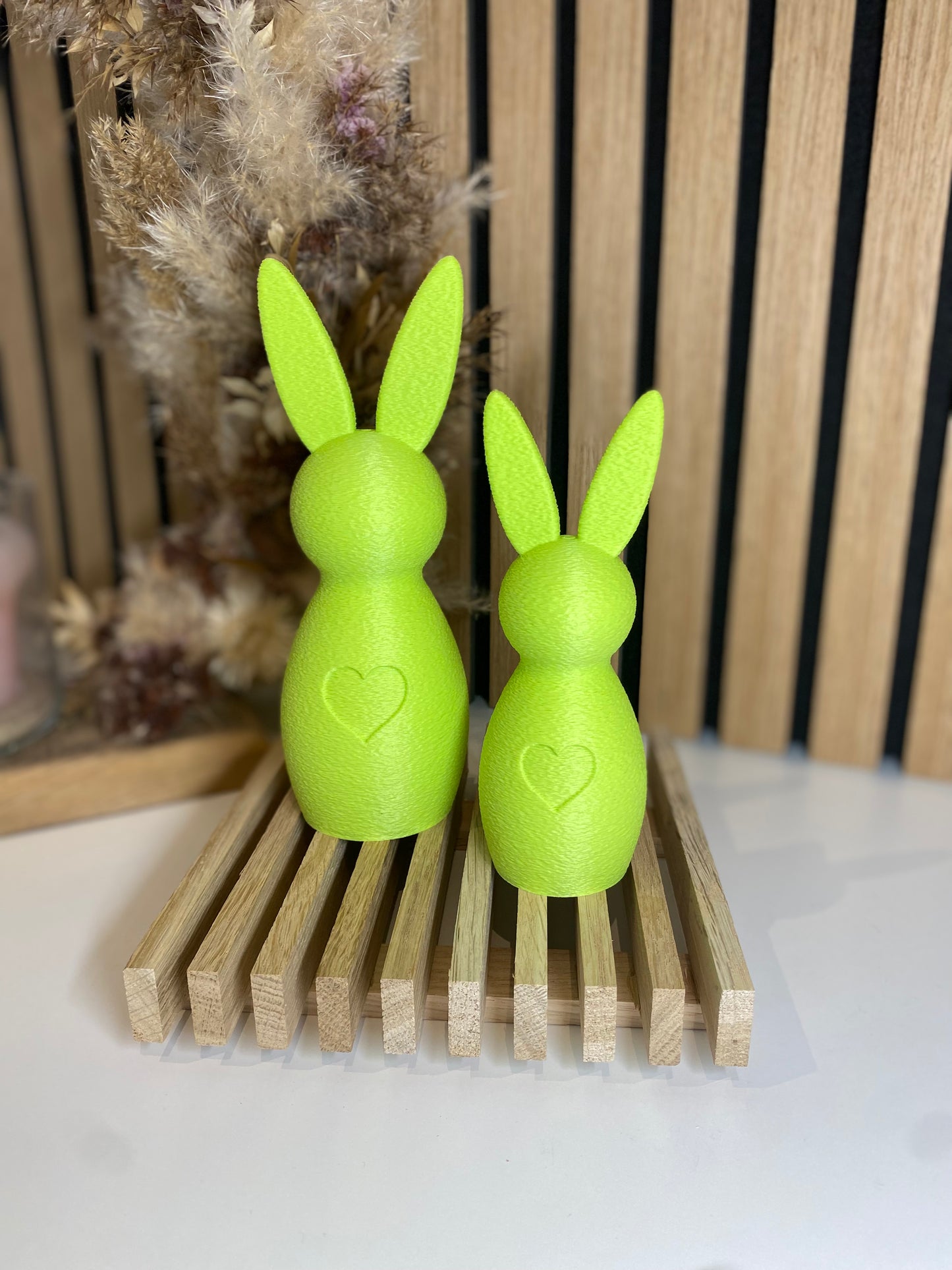 Moderner Osterhase mit Herz - tolle Osterdeko in zwei Größen