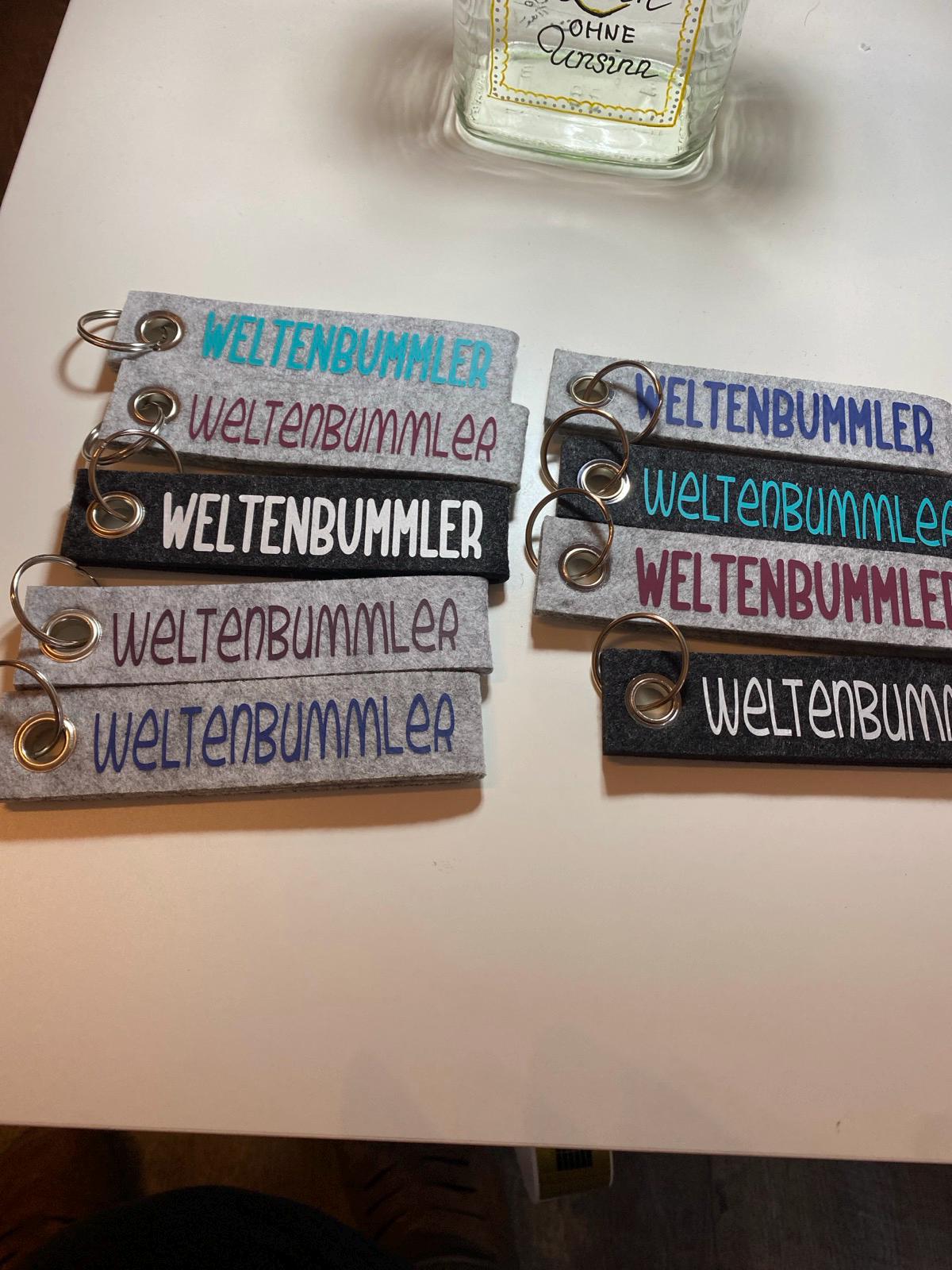 Schlüsselanhänger aus Filz personalisiert für jede Gelegenheit Tagesmutter Alltagsheld Weltenbummler Mama Oma (Kopie)