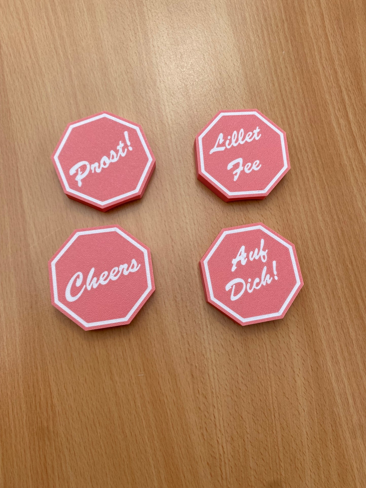 🍸 3D-gedruckter Flaschenanhänger – Oktagon mit frechen Sprüchen für besondere Anlässe