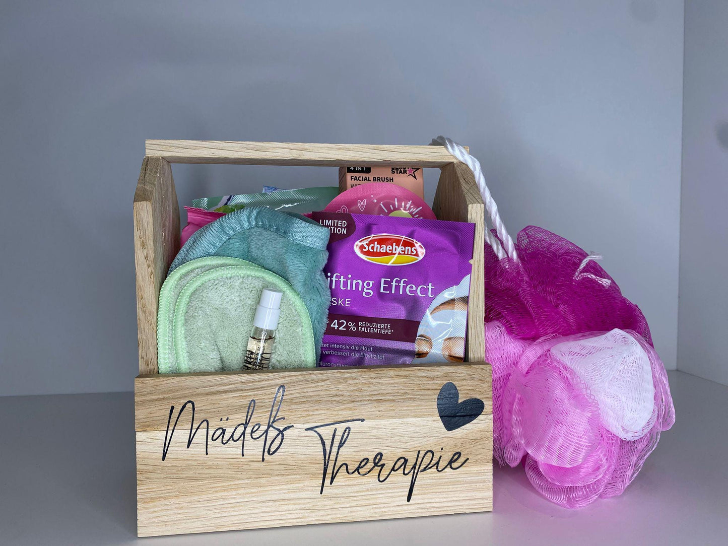 Holz Geschenkkorb Geschenkset Geschenk Mitbringsel Wellness Geschenkidee Holzkorb Badesalz Augenmaske Beauty Auszeit Mädels Therapie